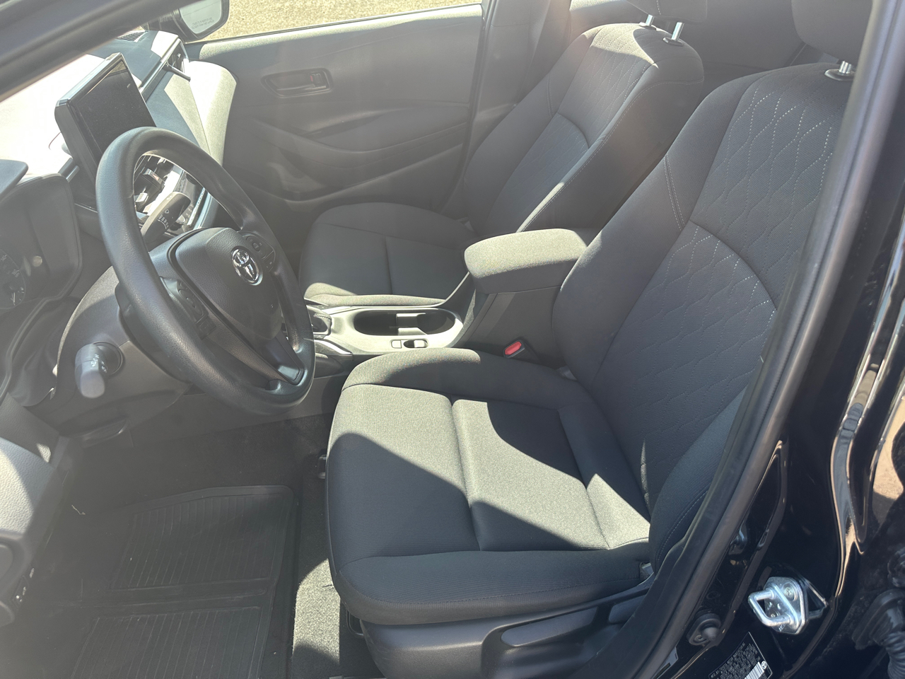 2025 Toyota Corolla LE photo 3