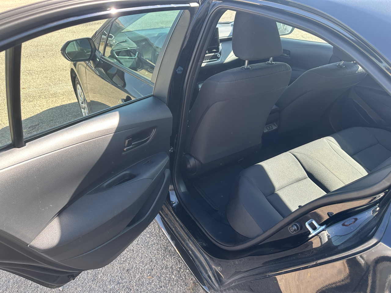 2025 Toyota Corolla LE photo 4