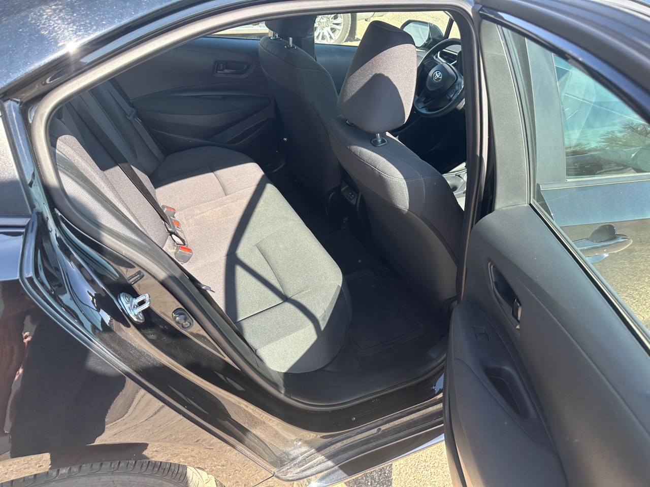 2025 Toyota Corolla LE photo 5