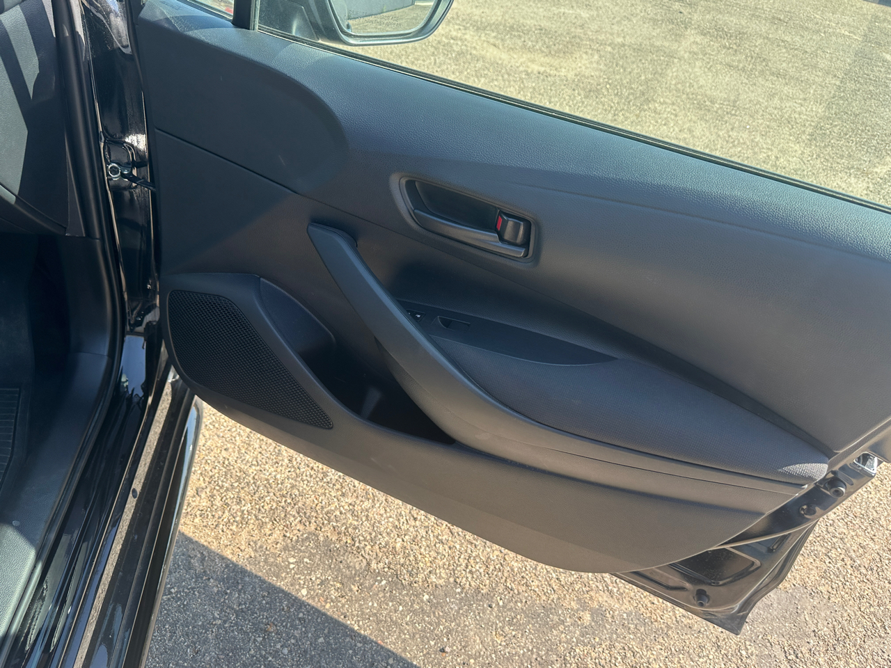 2025 Toyota Corolla LE photo 6