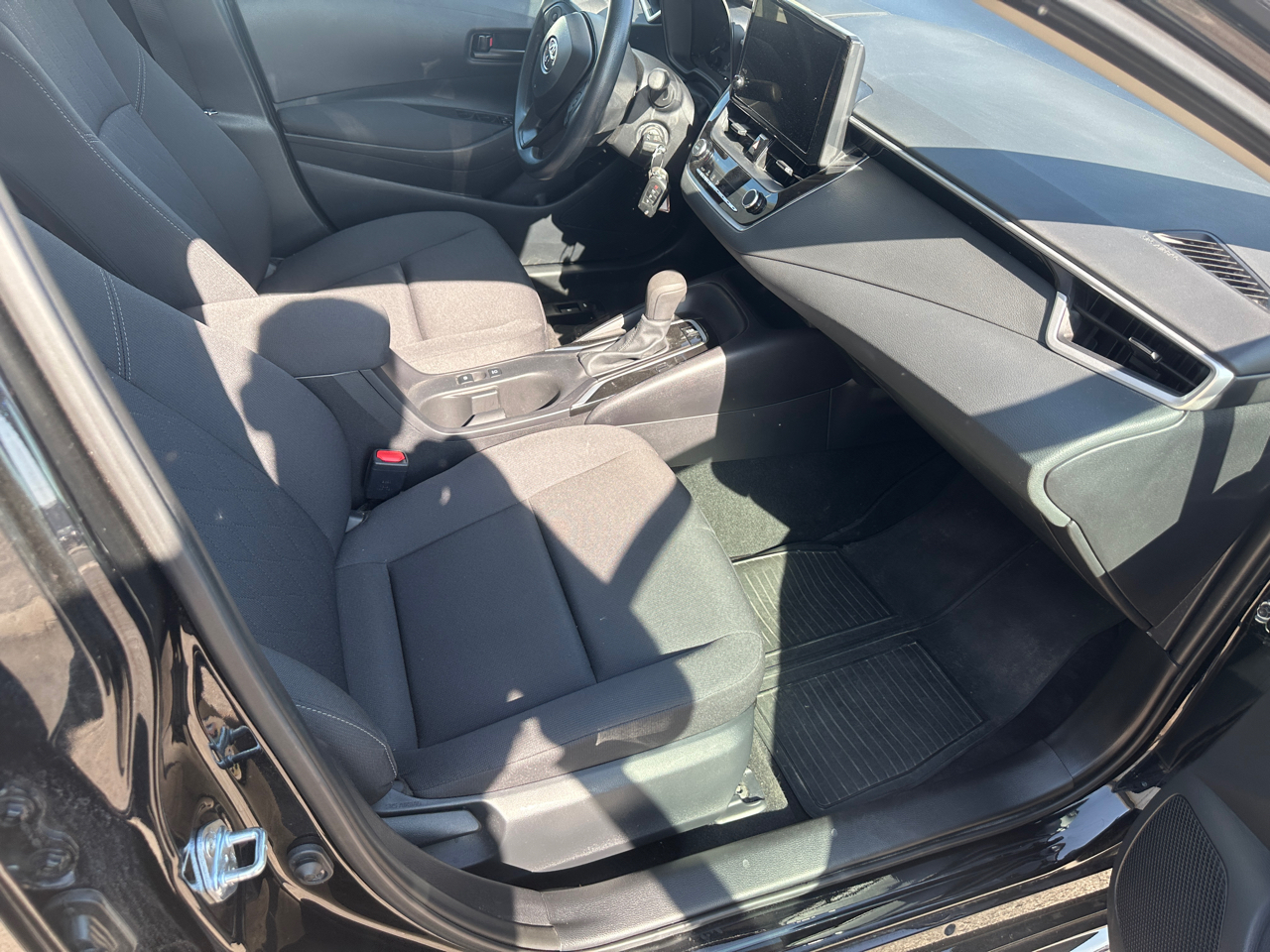 2025 Toyota Corolla LE photo 7