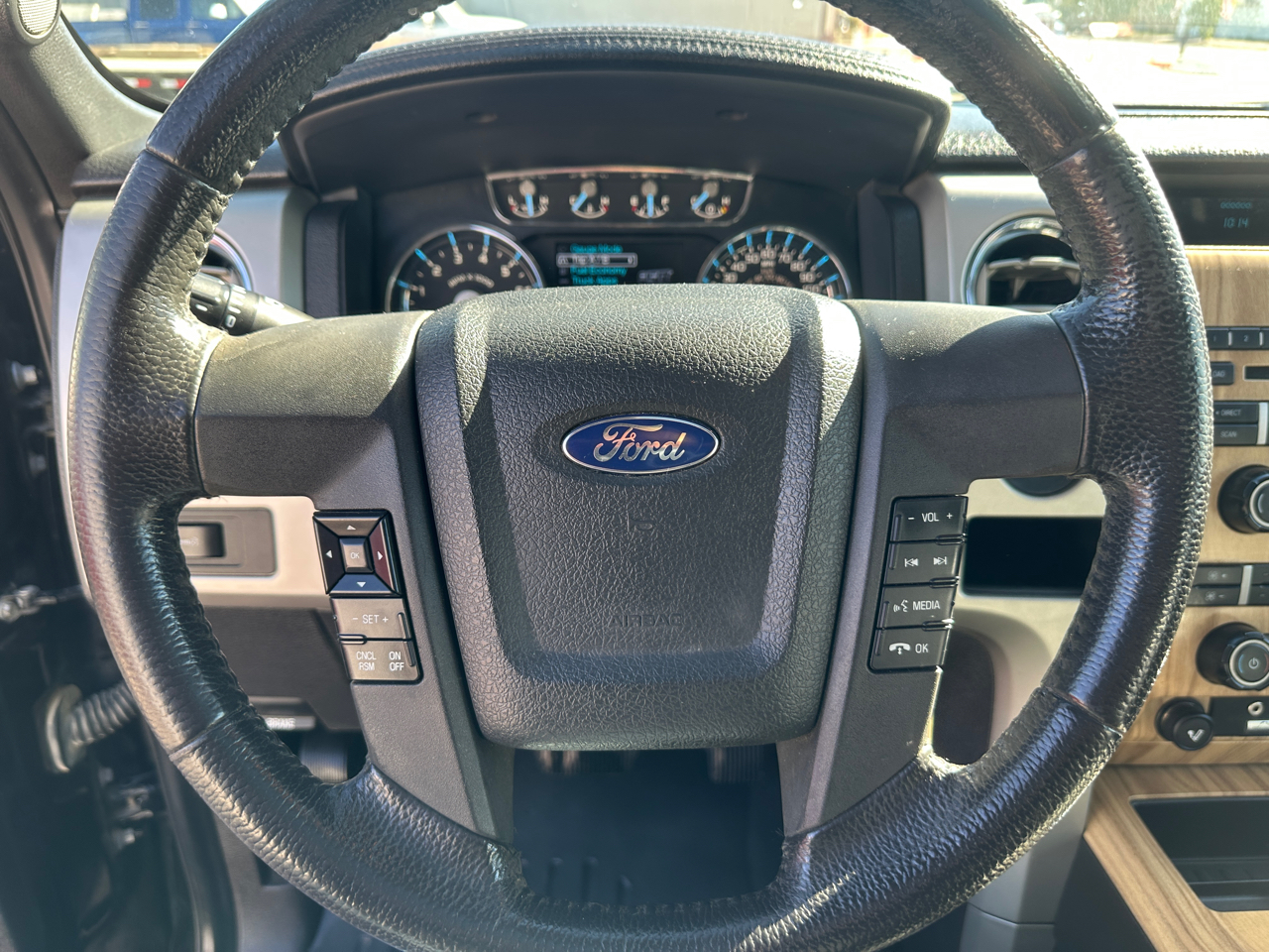 2011 Ford F-150 Lariat photo 4