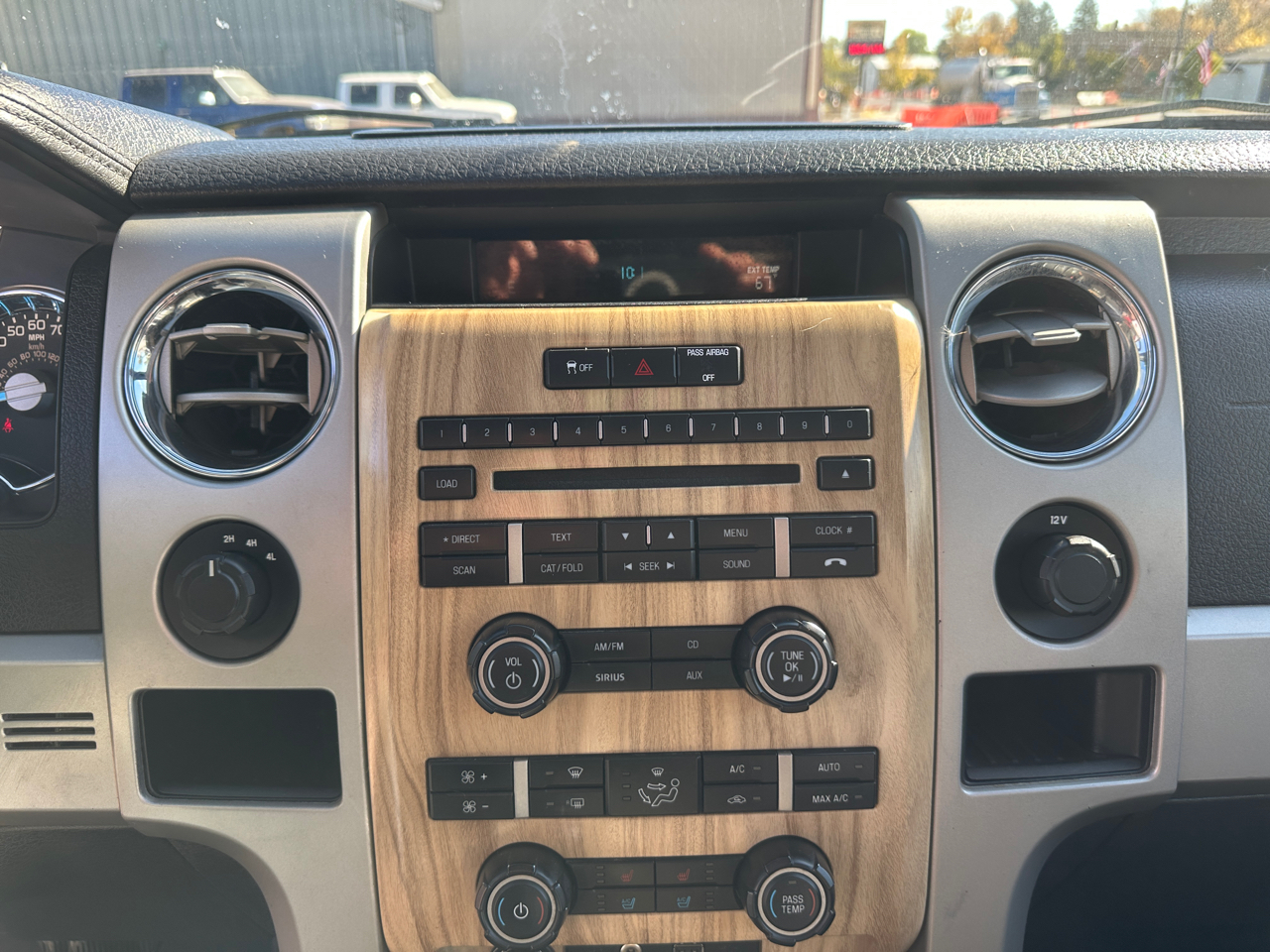 2011 Ford F-150 Lariat photo 5