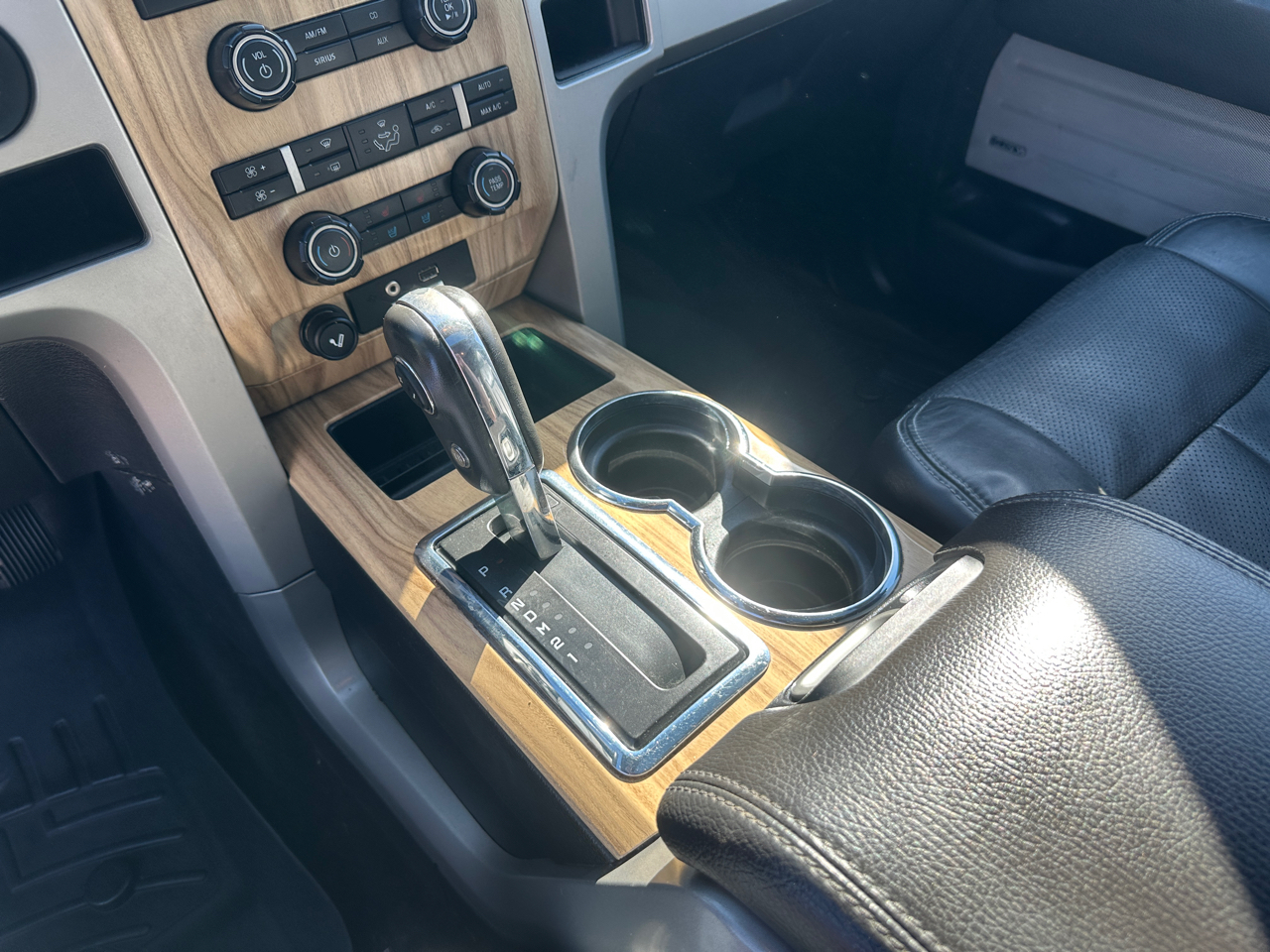 2011 Ford F-150 Lariat photo 6