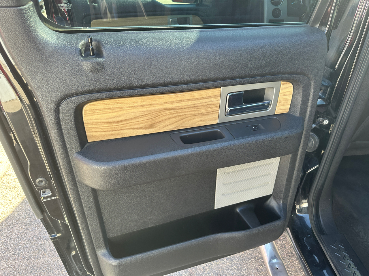 2011 Ford F-150 Lariat photo 11
