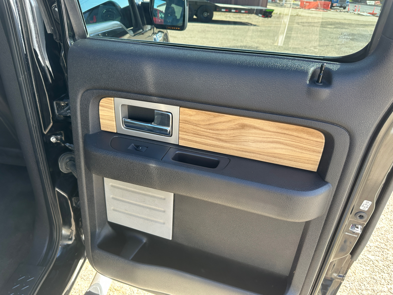 2011 Ford F-150 Lariat photo 13