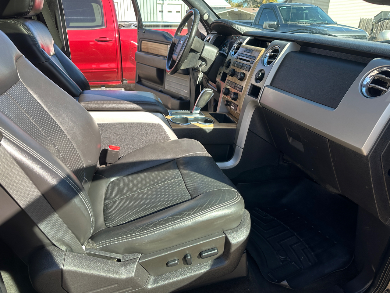 2011 Ford F-150 Lariat photo 16
