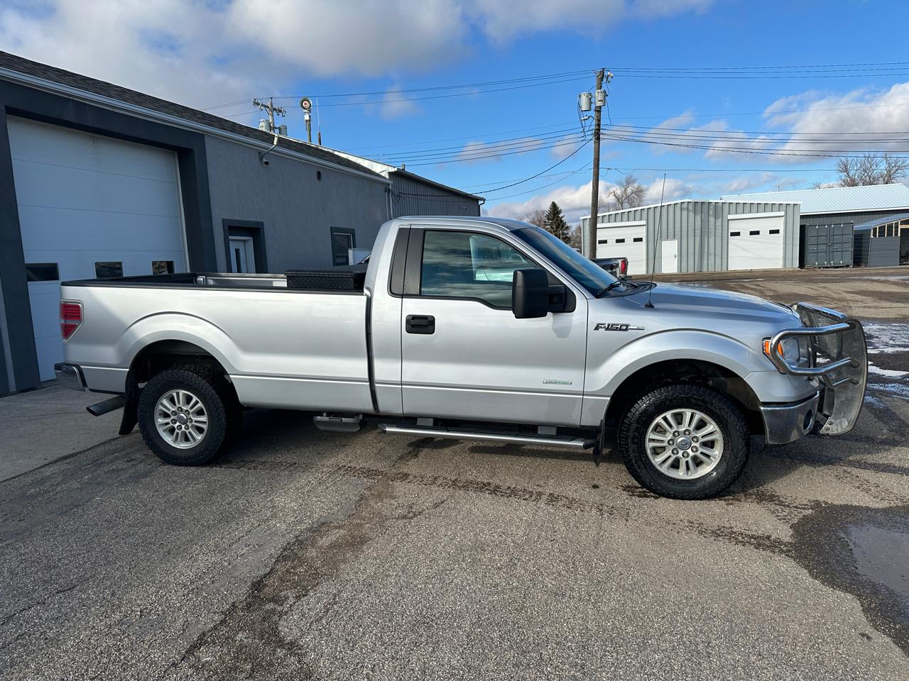 2011 Ford F-150 4WD Reg Cab 145" XLT w/HD Payload Pkg