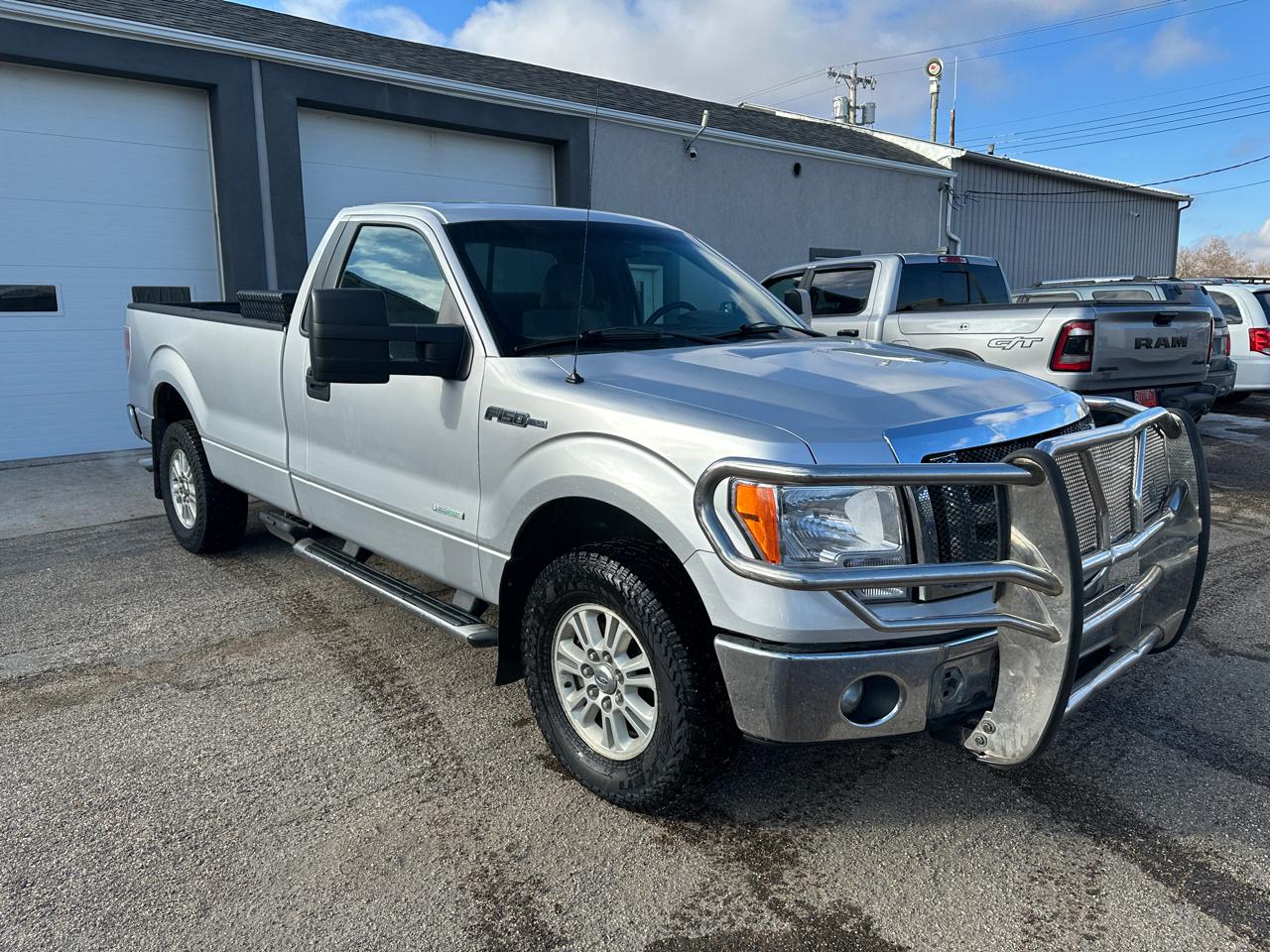 Ford F-150 4WD Reg Cab 145" XLT w/HD Payload Pkg 2011