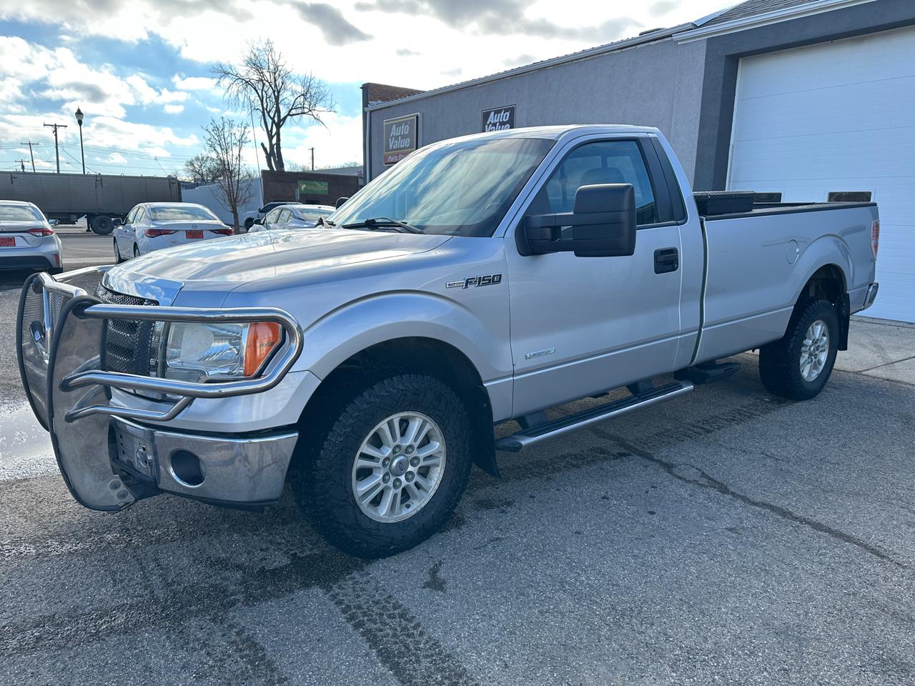 Ford F-150 4WD Reg Cab 145" XLT w/HD Payload Pkg 2011