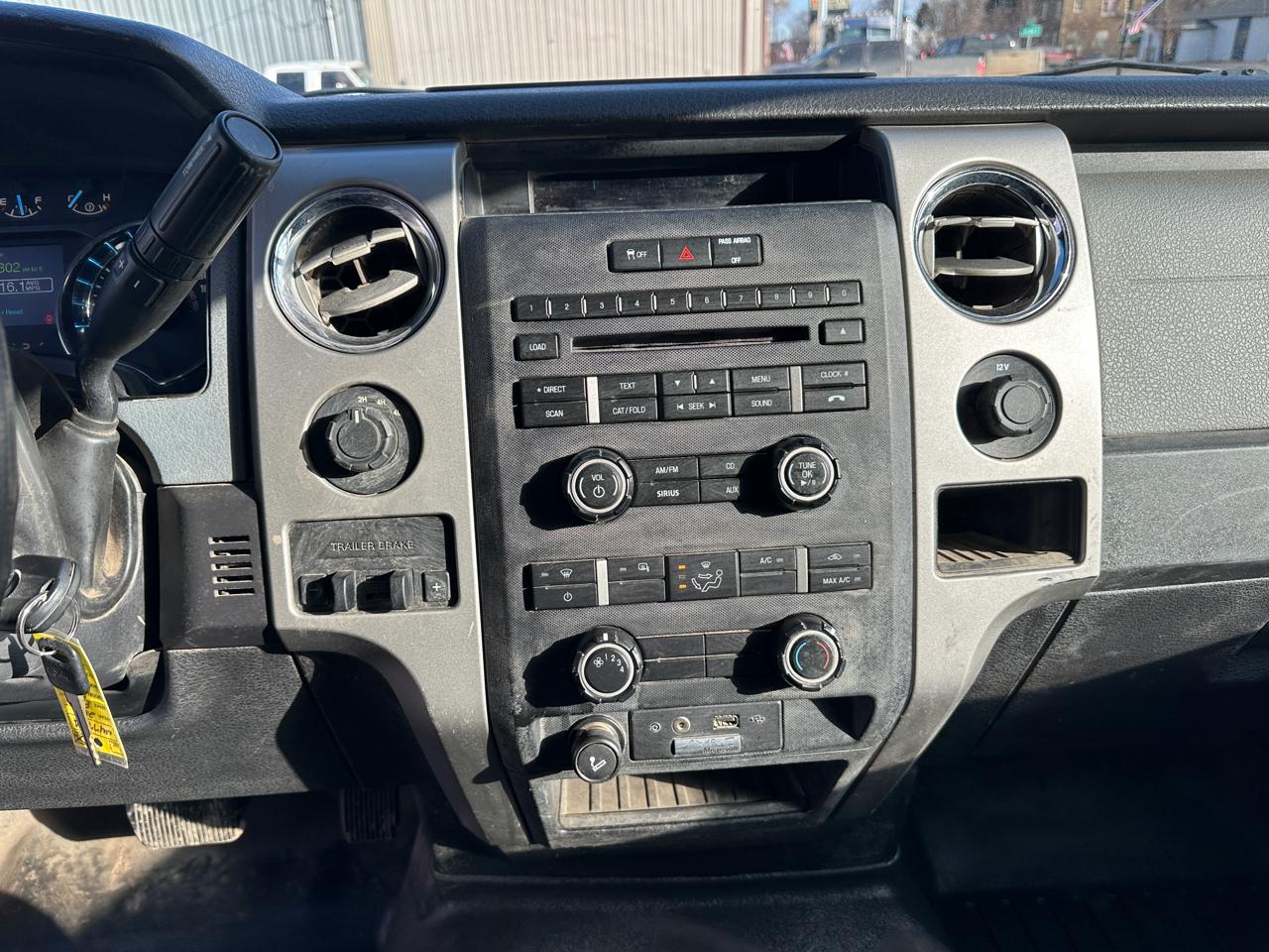 Ford F-150 4WD Reg Cab 145" XLT w/HD Payload Pkg 2011