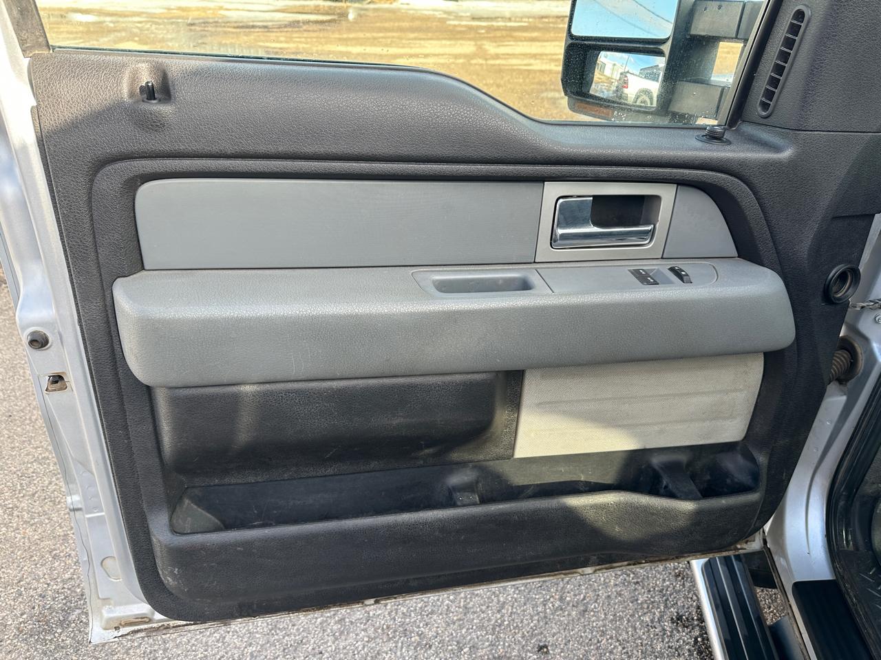 Ford F-150 4WD Reg Cab 145" XLT w/HD Payload Pkg 2011