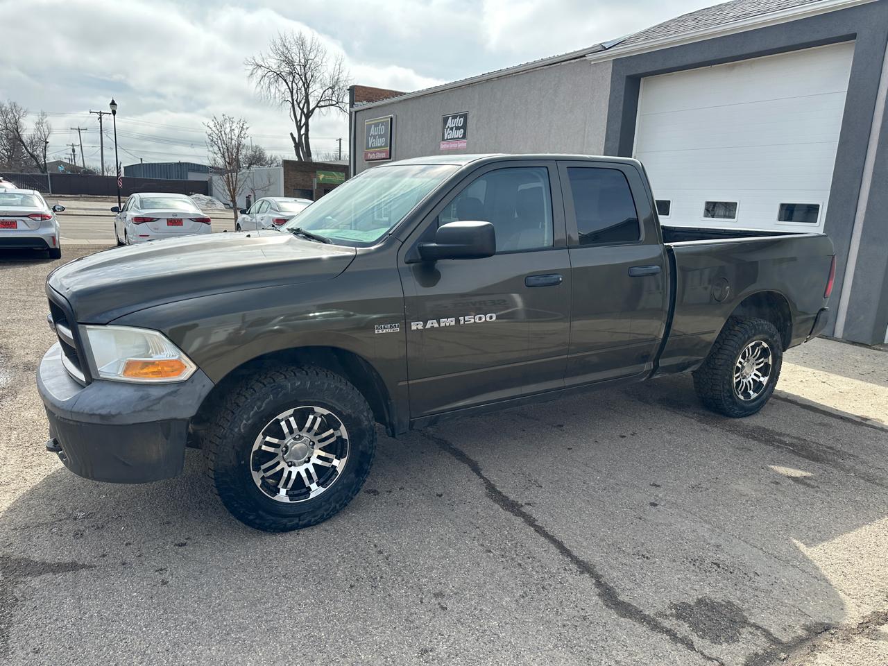 RAM 1500 4WD Quad Cab 140.5" Tradesman 2012