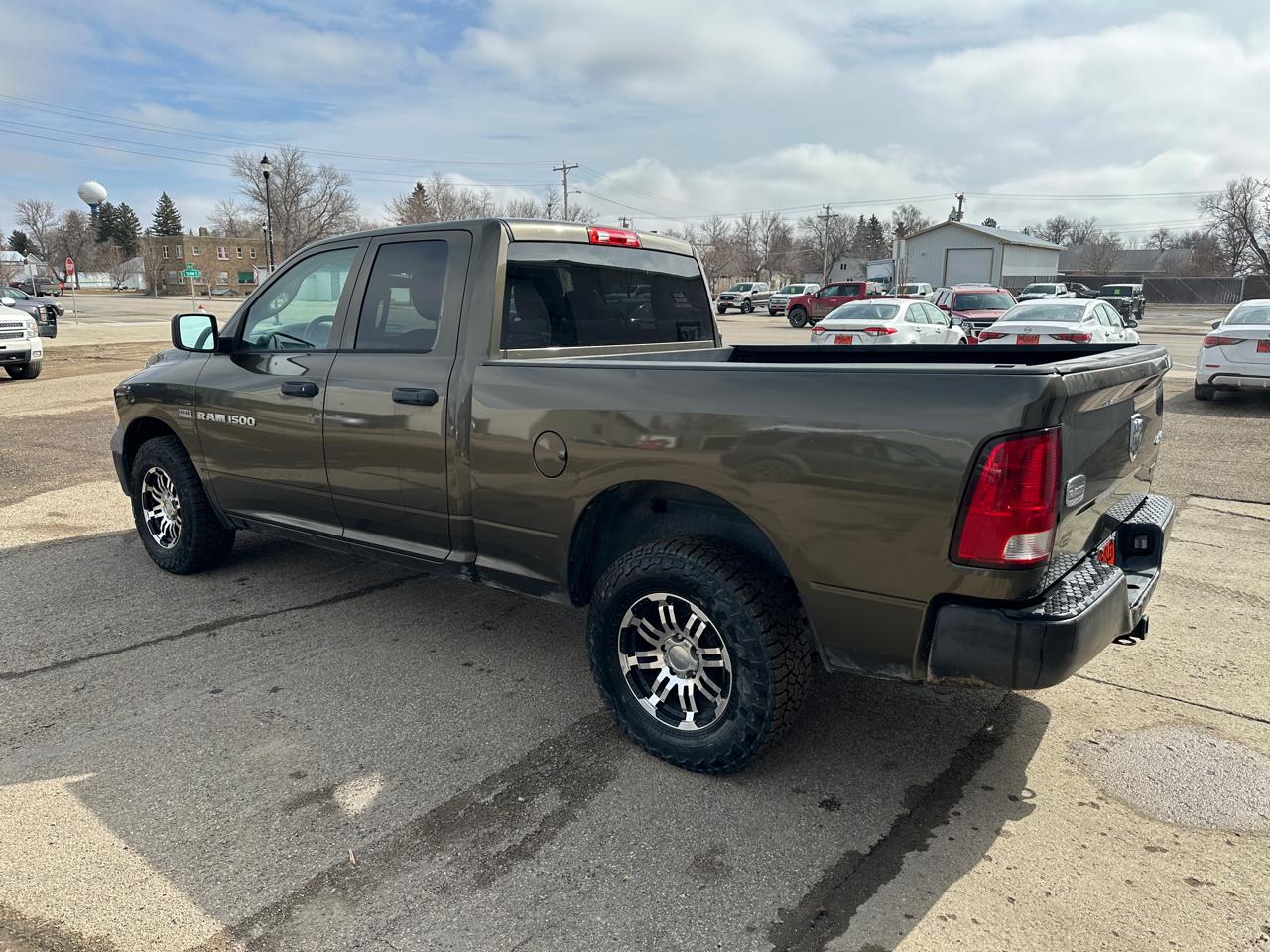RAM 1500 4WD Quad Cab 140.5" Tradesman 2012