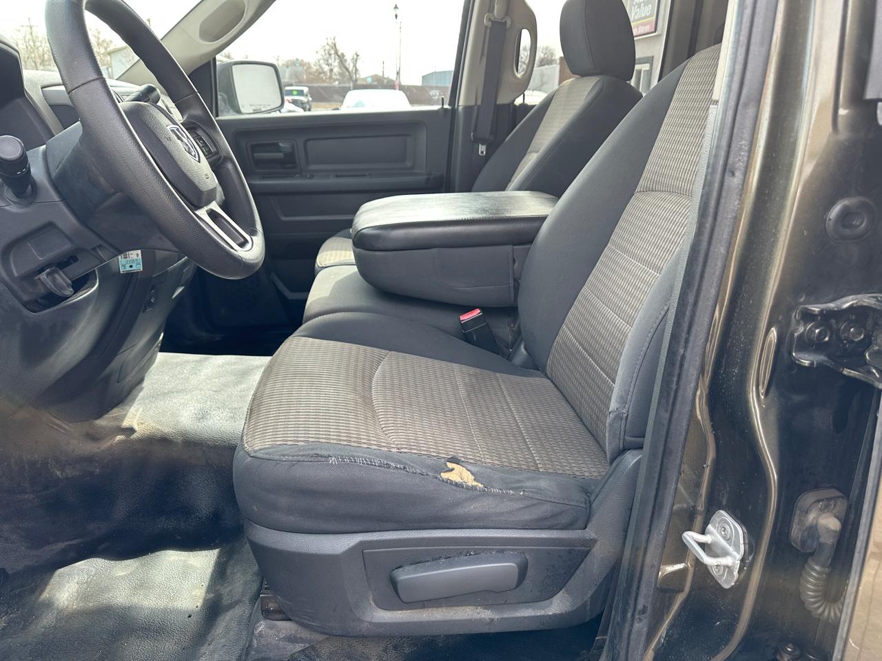 RAM 1500 4WD Quad Cab 140.5" Tradesman 2012