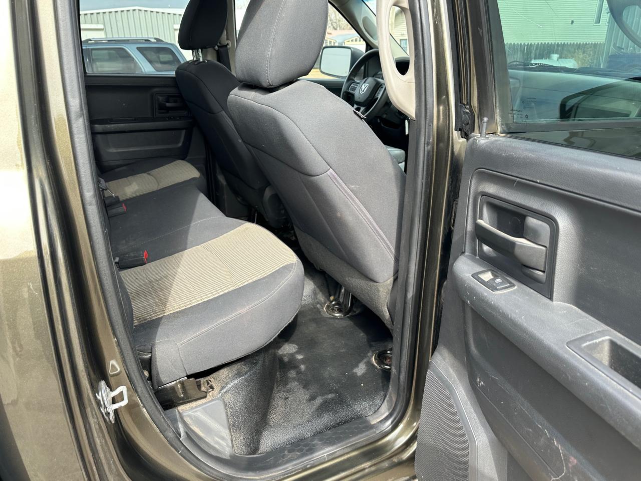 RAM 1500 4WD Quad Cab 140.5" Tradesman 2012