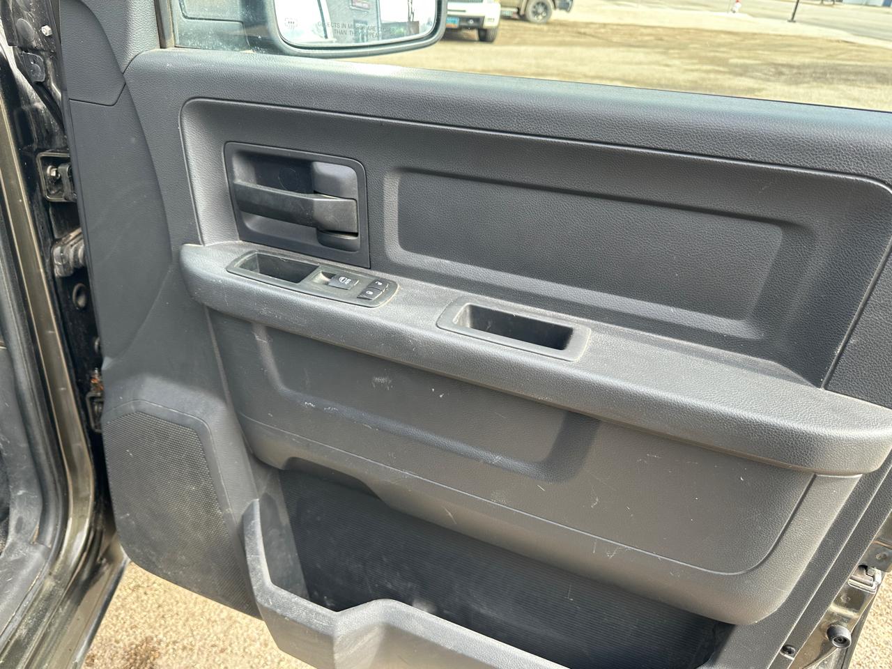 RAM 1500 4WD Quad Cab 140.5" Tradesman 2012