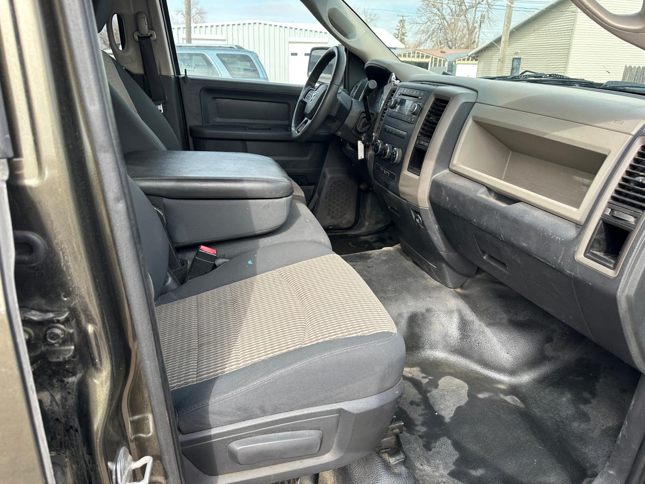 RAM 1500 4WD Quad Cab 140.5" Tradesman 2012