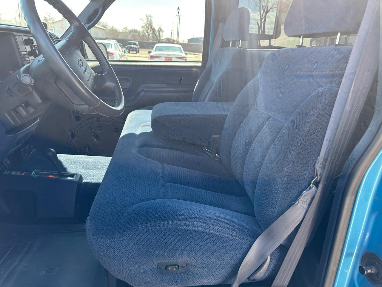 Chevrolet C/K 1500 Reg. Cab 8-ft. Bed 4WD 1995