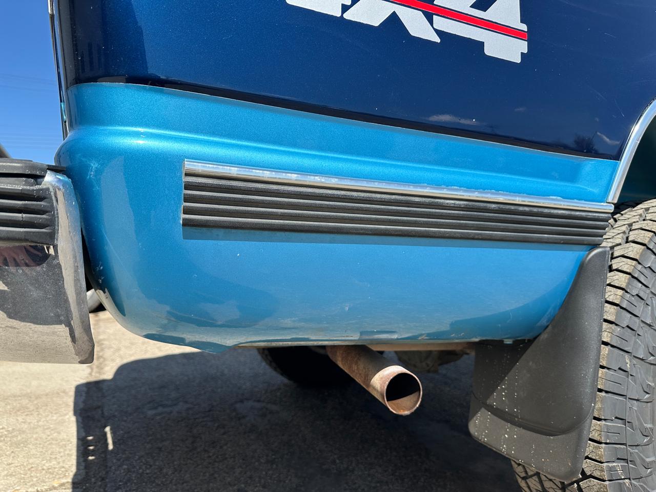 Chevrolet C/K 1500 Reg. Cab 8-ft. Bed 4WD 1995