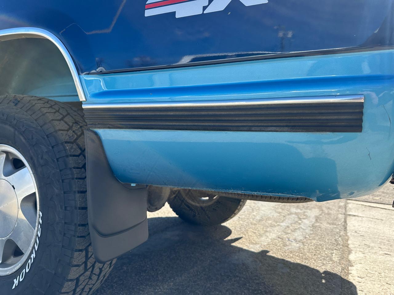 Chevrolet C/K 1500 Reg. Cab 8-ft. Bed 4WD 1995