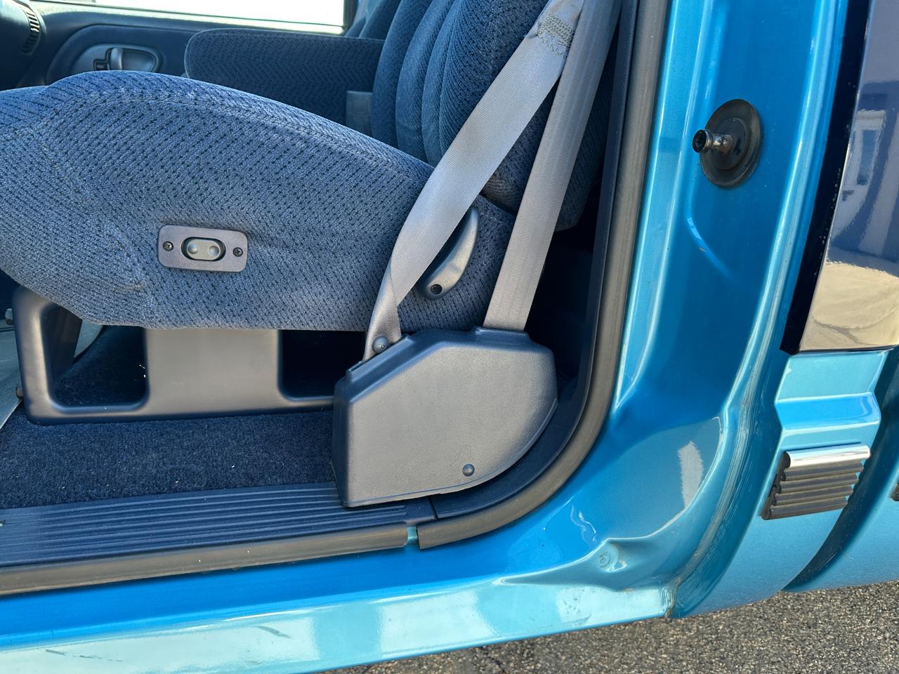 Chevrolet C/K 1500 Reg. Cab 8-ft. Bed 4WD 1995