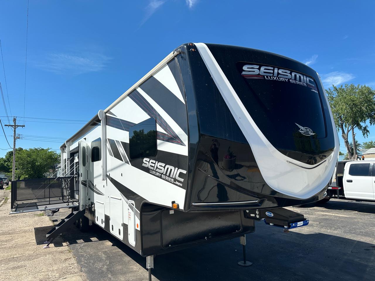 Jayco Seismic  2023