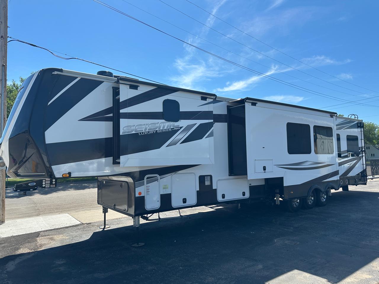 Jayco Seismic  2023