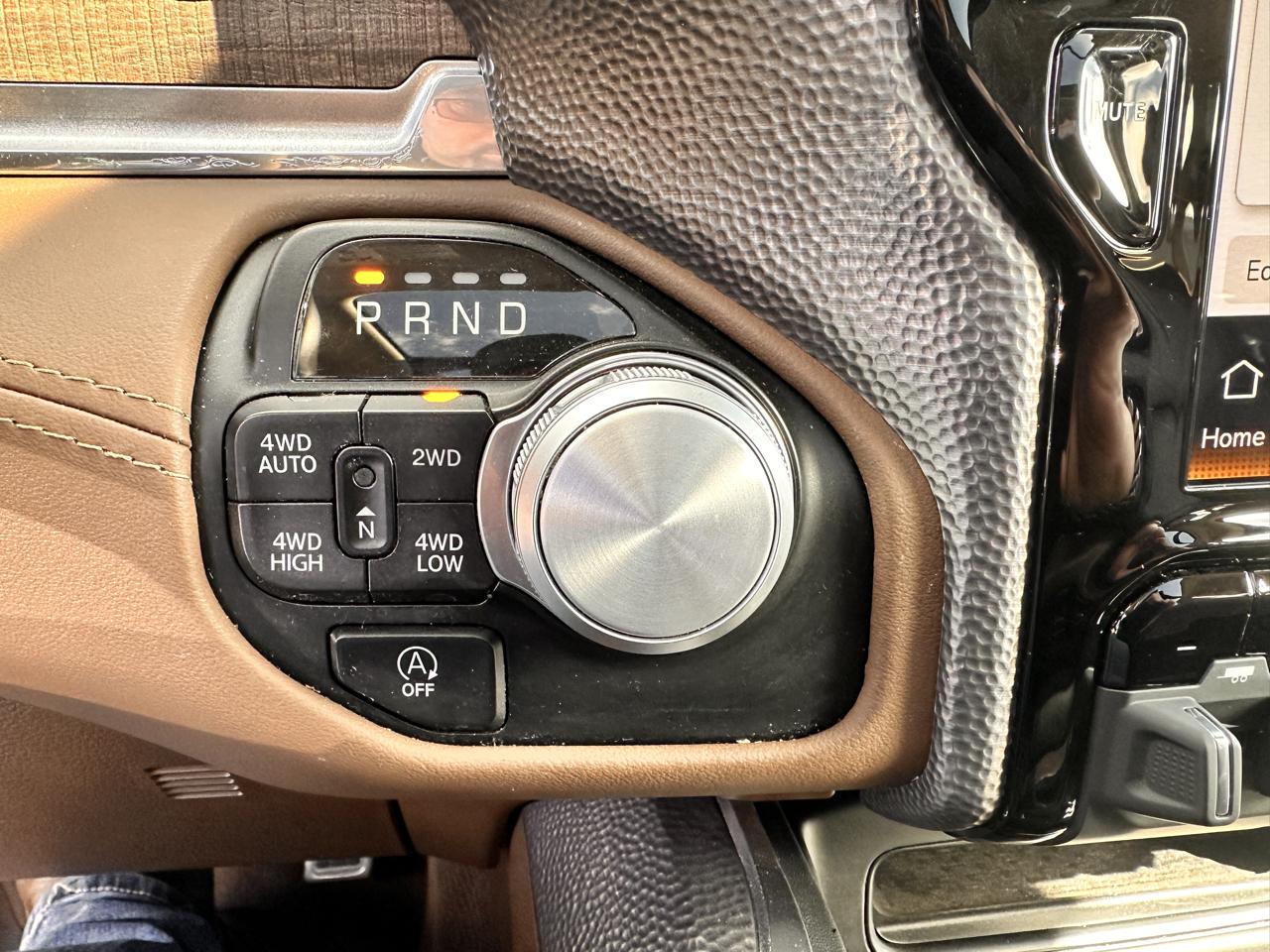 RAM 1500 4WD Crew Cab 149" Laramie Longhorn Edition 2024