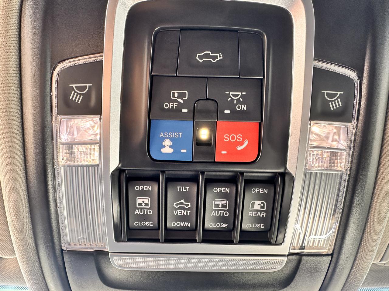 RAM 1500 4WD Crew Cab 149" Laramie Longhorn Edition 2024