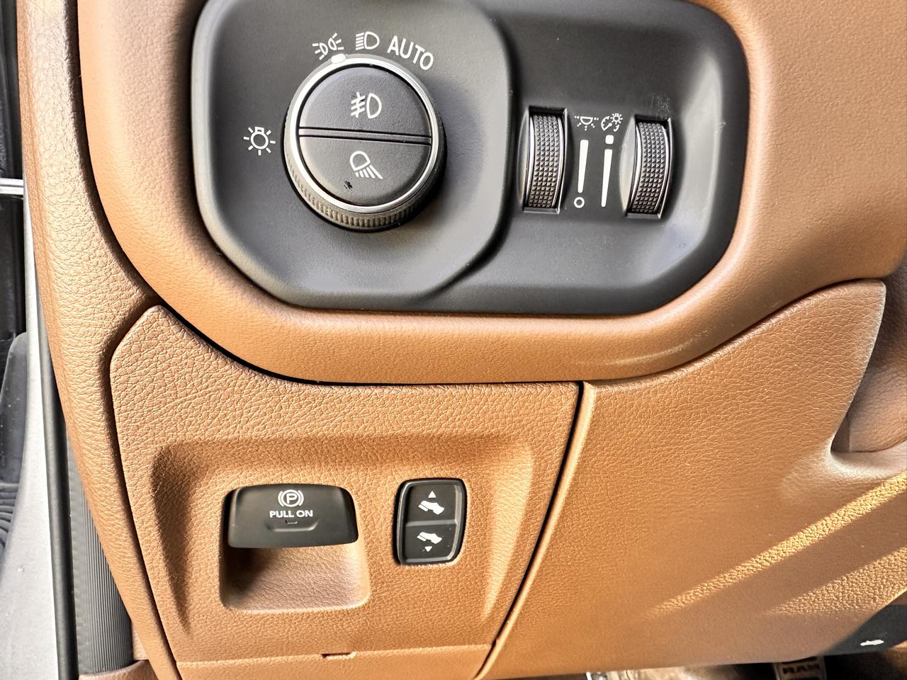 RAM 1500 4WD Crew Cab 149" Laramie Longhorn Edition 2024