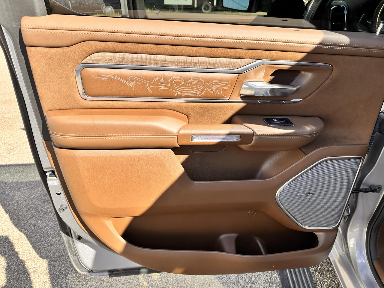 RAM 1500 4WD Crew Cab 149" Laramie Longhorn Edition 2024