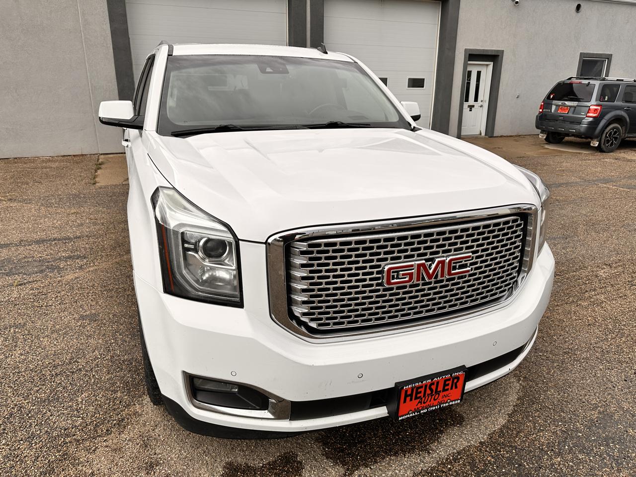 GMC Yukon Denali 4WD 2015
