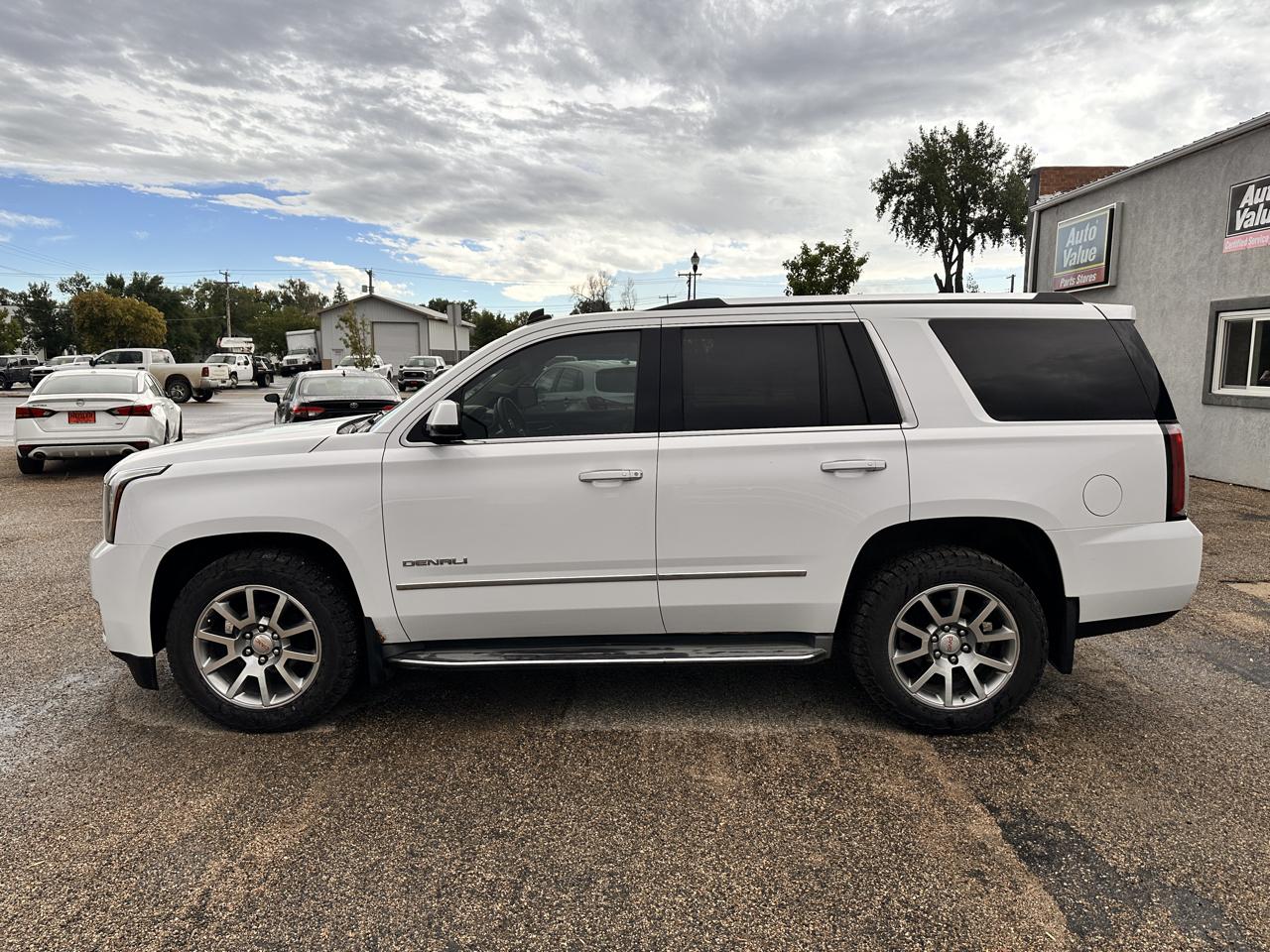 GMC Yukon Denali 4WD 2015