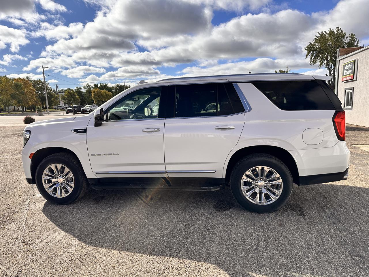 GMC Yukon Denali 4WD 2023