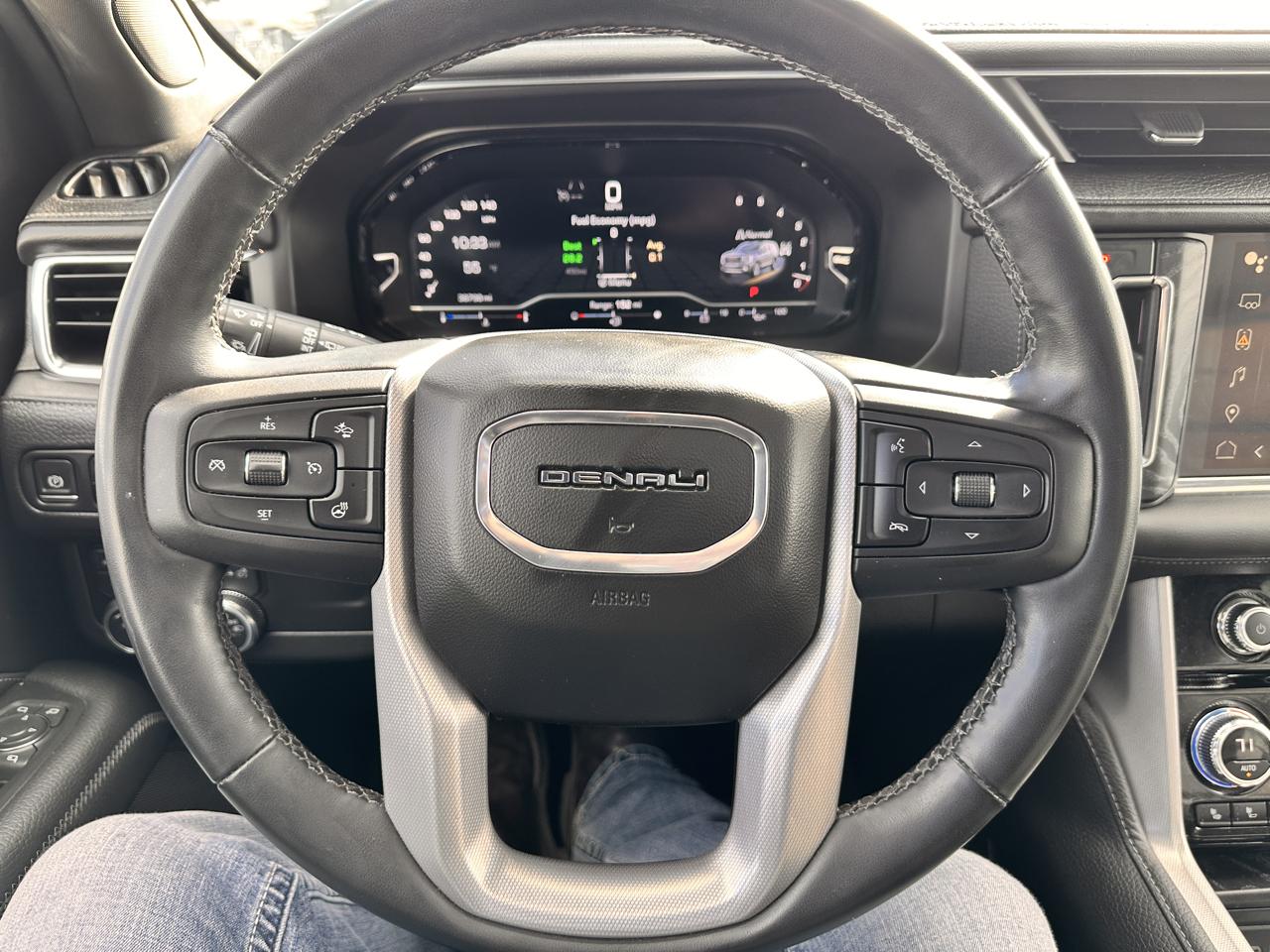GMC Yukon Denali 4WD 2023