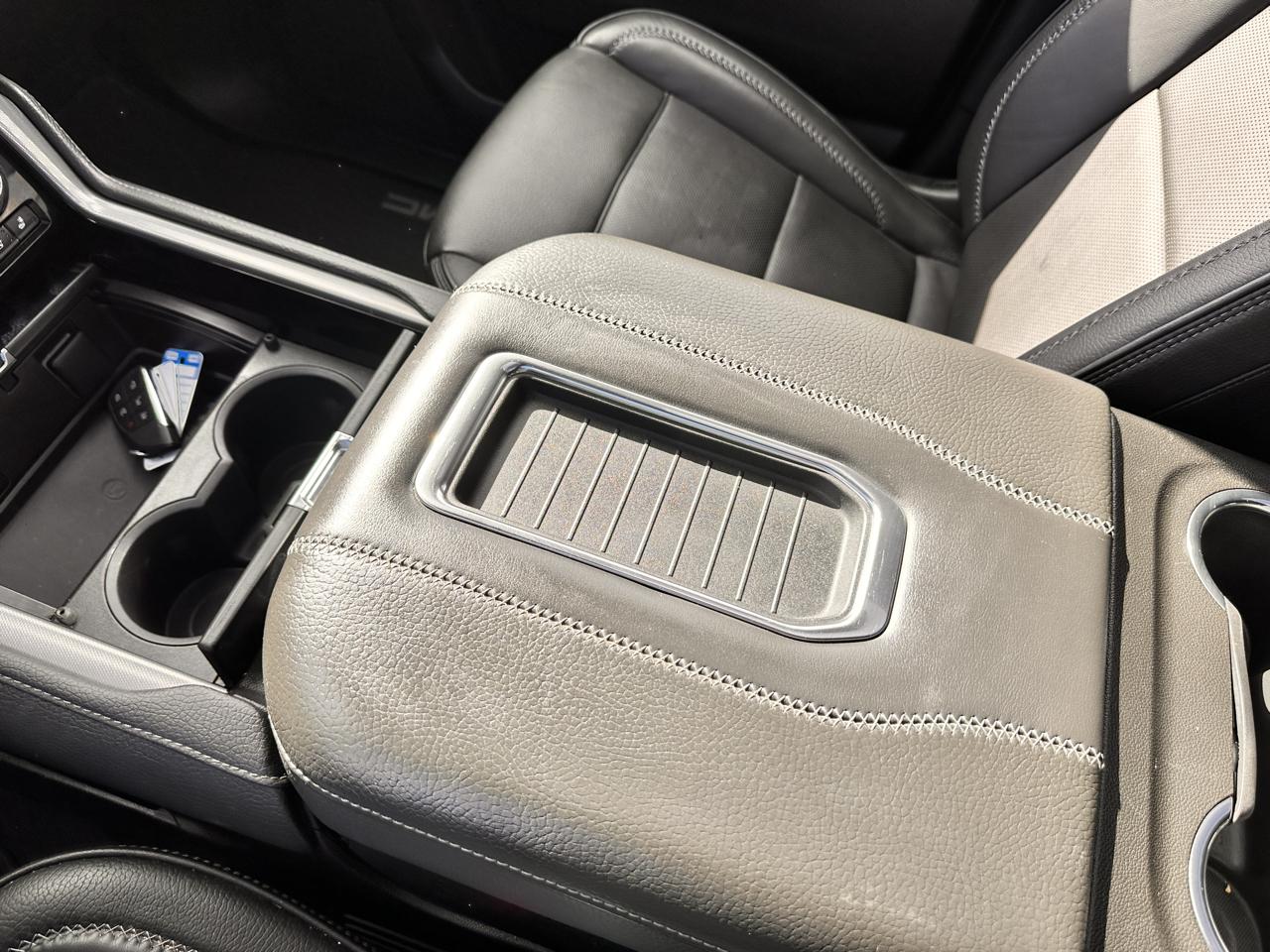 GMC Yukon Denali 4WD 2023