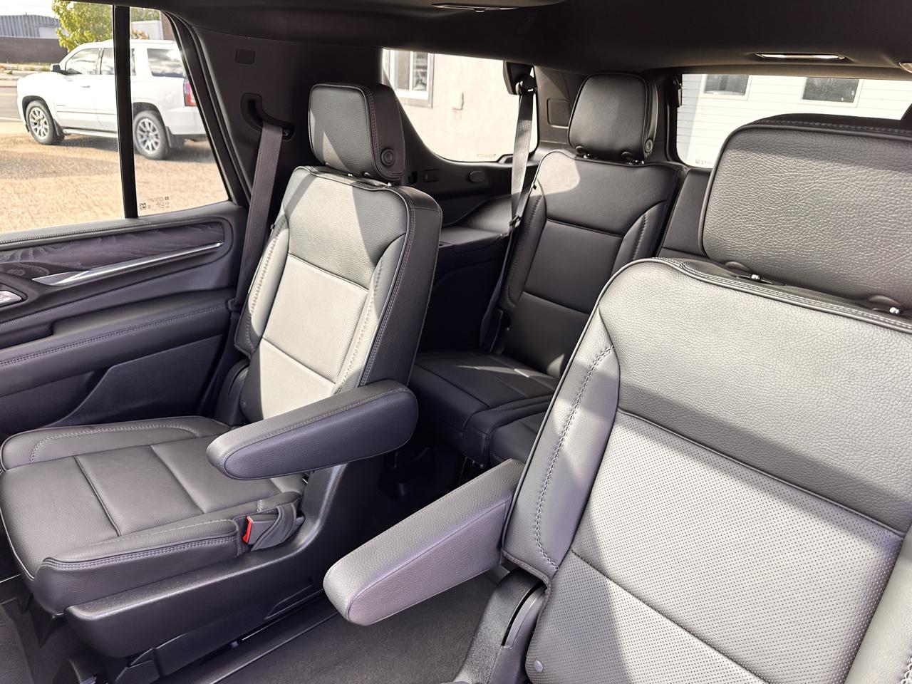 GMC Yukon Denali 4WD 2023