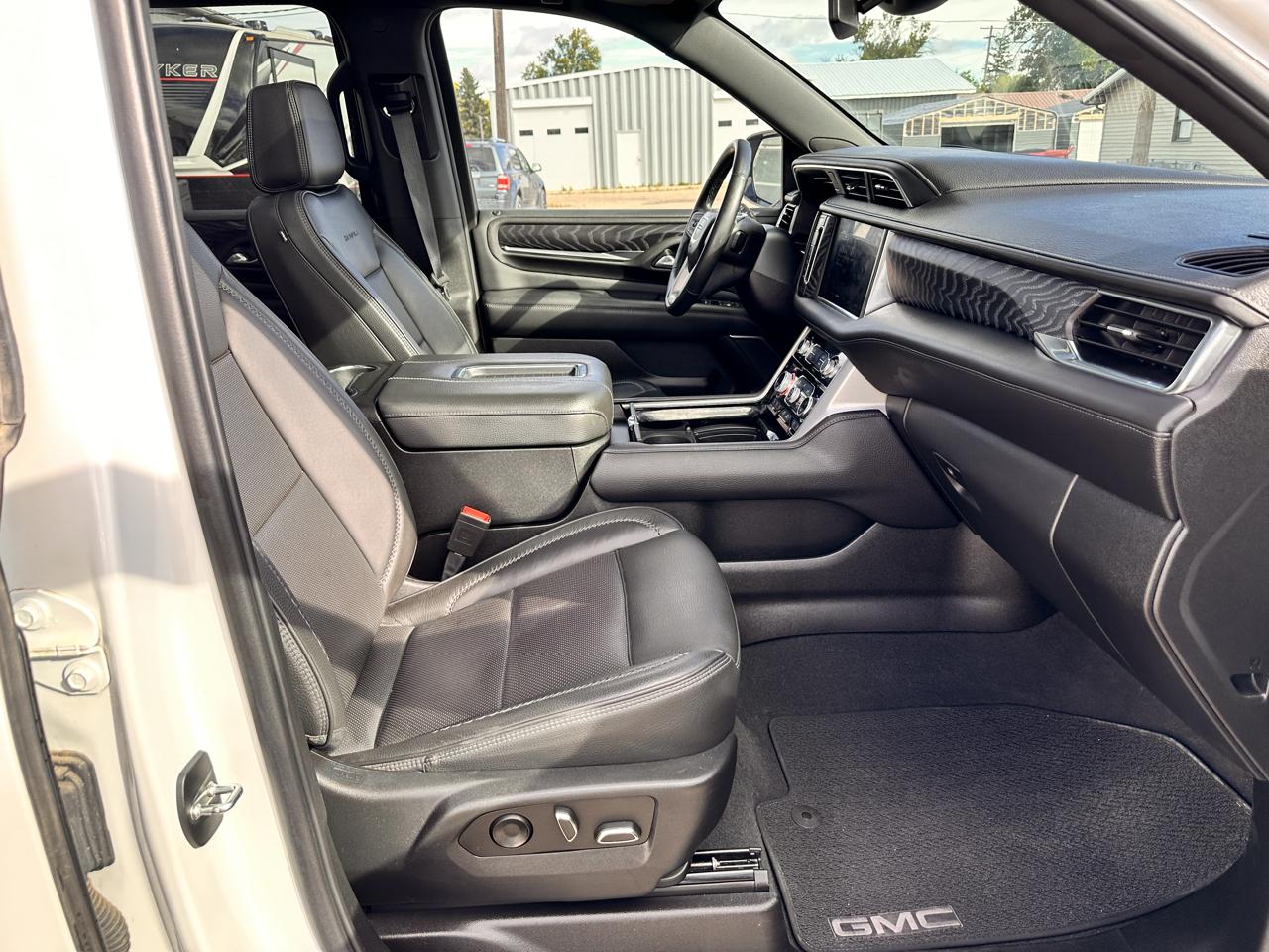 GMC Yukon Denali 4WD 2023