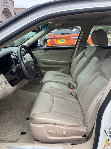 Cadillac DTS Luxury 2010 Cadillac DTS Luxury 2010