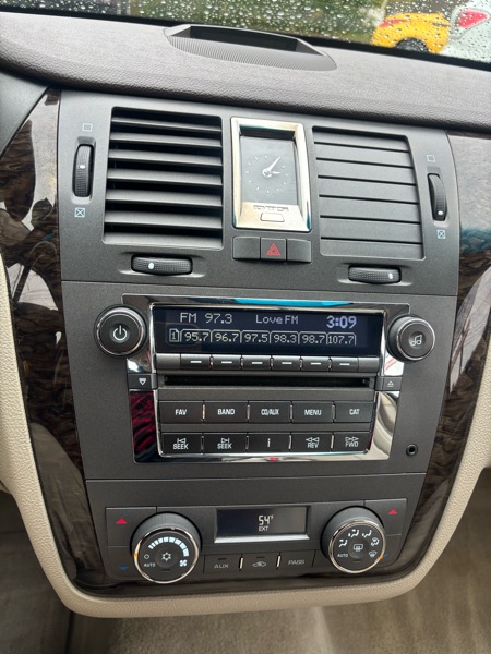 Cadillac DTS Luxury 2010 Cadillac DTS Luxury 2010