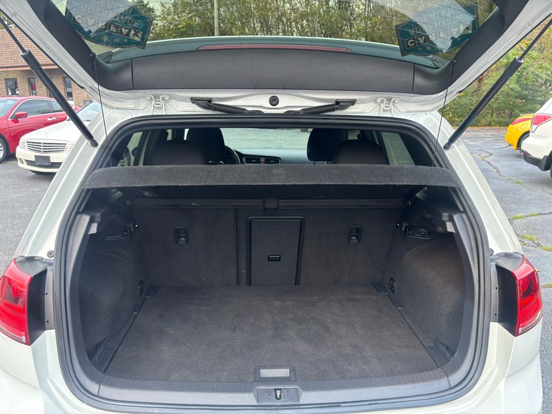 Volkswagen Golf GTI S 6M 4-Door 2017 Volkswagen Golf GTI S 6M 4-Door 2017