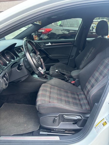 Volkswagen Golf GTI S 6M 4-Door 2017 Volkswagen Golf GTI S 6M 4-Door 2017