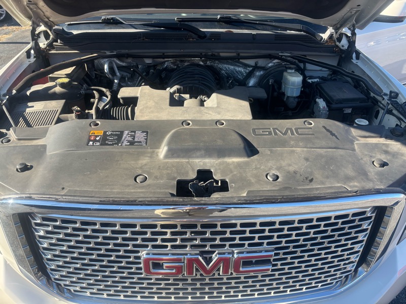 GMC Yukon Denali 4WD 2015