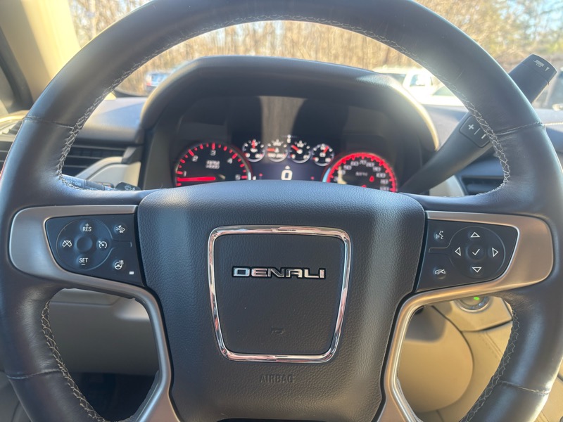GMC Yukon Denali 4WD 2015