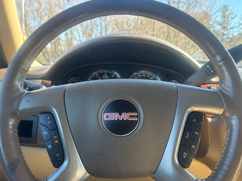 GMC Yukon XL SLT-1 1/2 Ton 2WD 2012