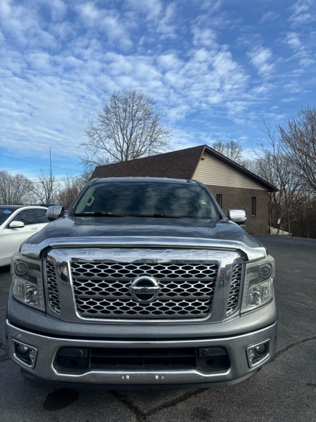 Nissan Titan SV Crew Cab 2WD 2017