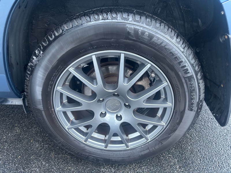 Toyota RAV4 Base I4 4WD 2012