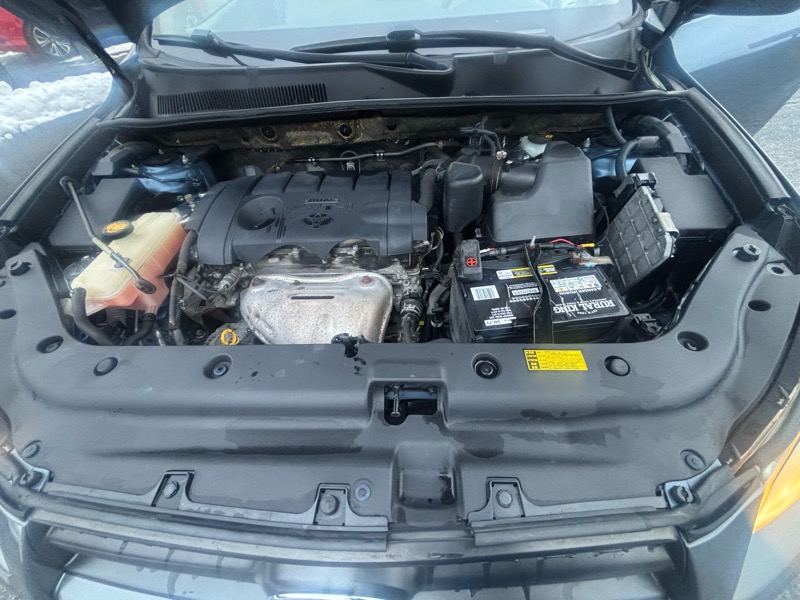 Toyota RAV4 Base I4 4WD 2012