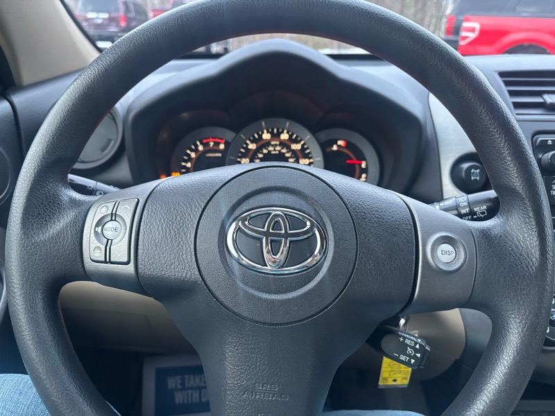 Toyota RAV4 Base I4 4WD 2012